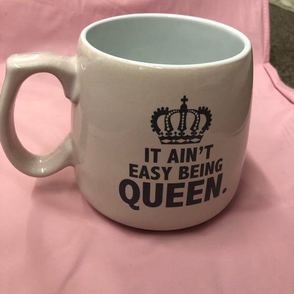It ain’t easy being Queen Cup - Picture 2 of 5